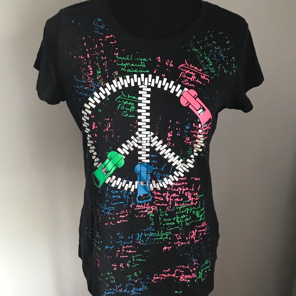 New w/o tags Black T Shirt with Zipper Design